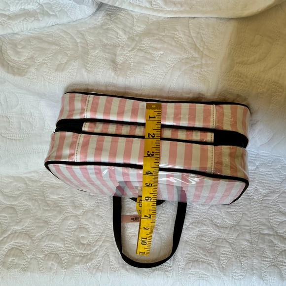 Victoria’s Secret toiletry bag -NWT - Picture 16 of 16